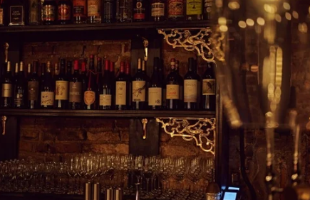 In Vino Veritas Wine Bar & Bottle Shop – Hackney