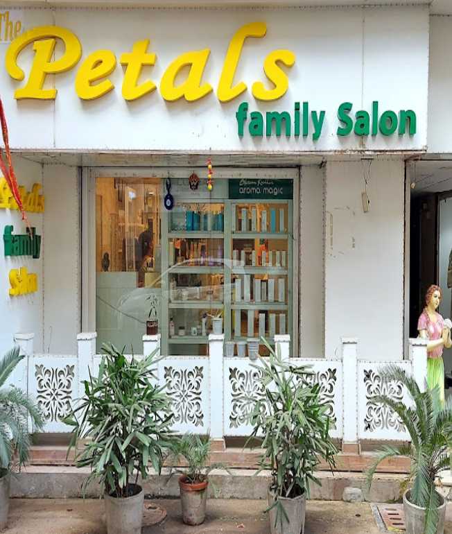 Best Family Salon In Bangur Avenue