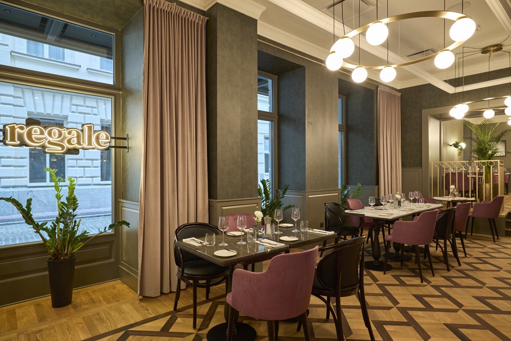 Regale Bar & Restaurant